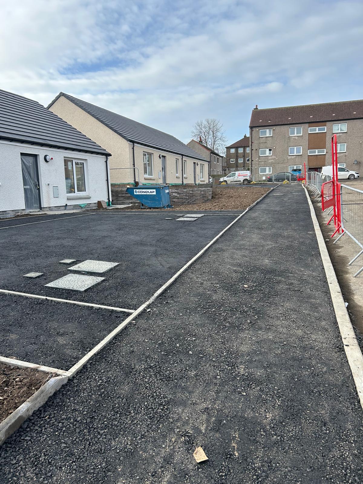 Driveway surfacing with finished edging